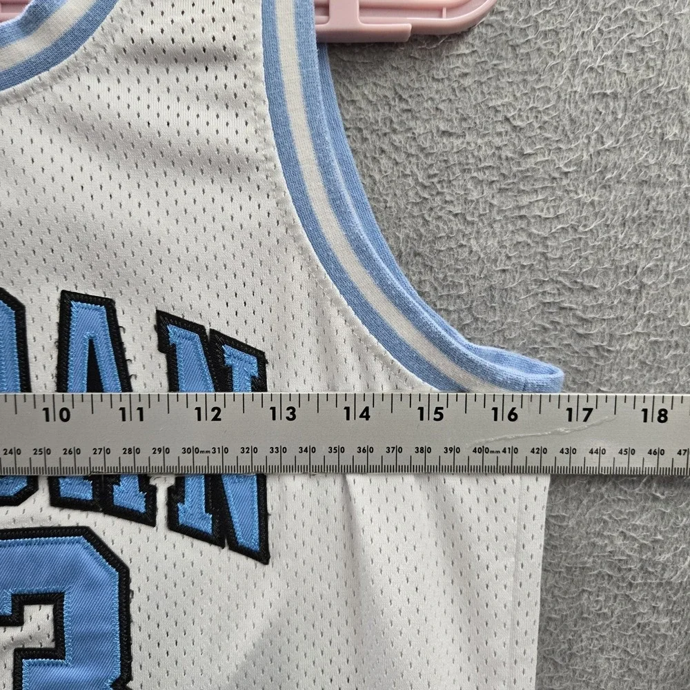 North Carolina Tar‎ Heels Boys Jersey M White Michael Jordan 23 READ
